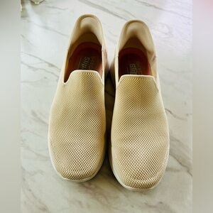 Skechers Cream Mesh Slip-On Shoes -Sz 9.5!!